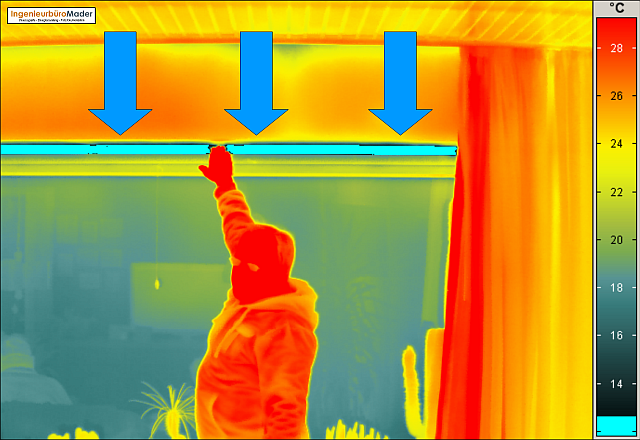 Beispielbild einer mittels Thermografie ermittelten Luft-Undichtigkeit während des Blowerdoor-Tests